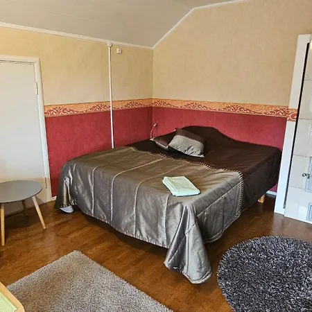 Air Contioned And Furnished Half Of Semi Detached House * 劳马