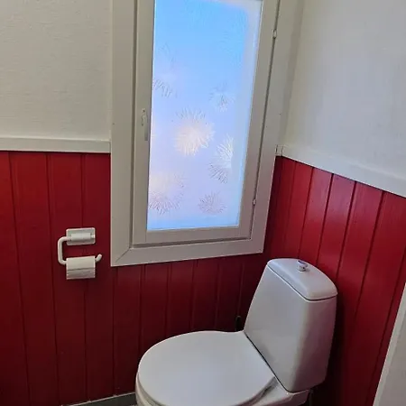 Huoneisto Air Contioned And Furnished Half Of Semi Detached House *