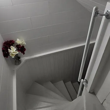 公寓 Air Contioned And Furnished Half Of Semi Detached House 劳马