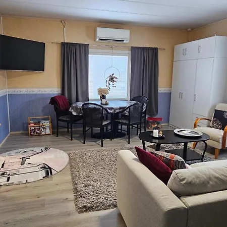 Air Contioned And Furnished Half Of Semi Detached House 公寓