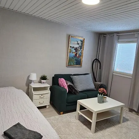 Air Contioned And Furnished Half Of Semi Detached House * 劳马