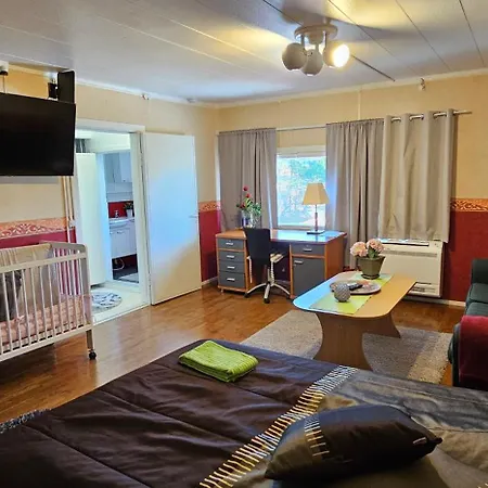 Air Contioned And Furnished Half Of Semi Detached House Huoneisto *