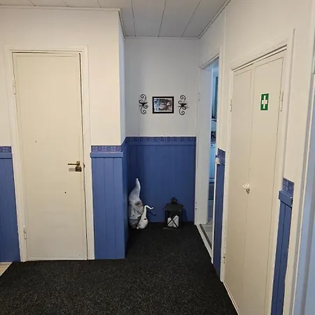 Huoneisto Air Contioned And Furnished Half Of Semi Detached House *