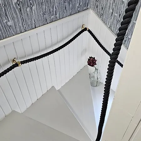 Huoneisto Air Contioned And Furnished Half Of Semi Detached House