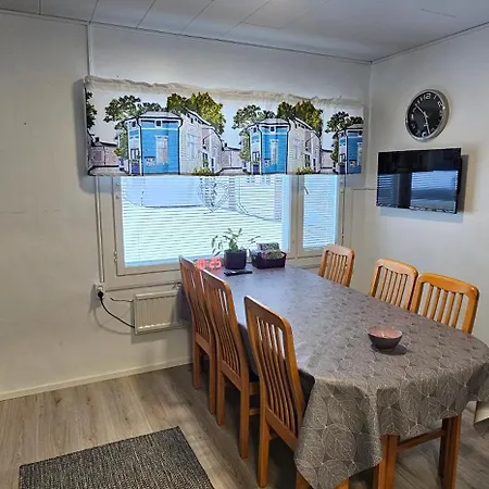 公寓 Air Contioned And Furnished Half Of Semi Detached House