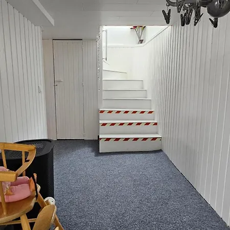 Air Contioned And Furnished Half Of Semi Detached House * 劳马