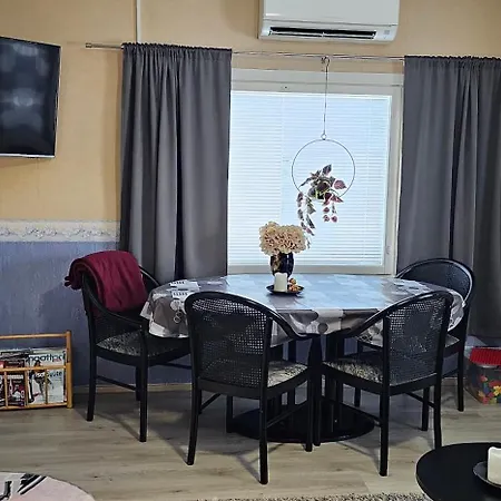 Air Contioned And Furnished Half Of Semi Detached House Huoneisto *