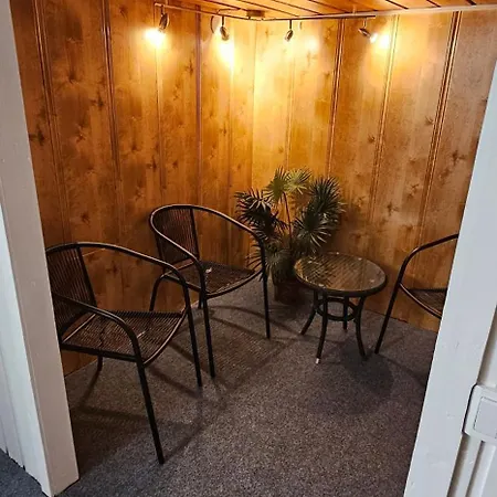 Air Contioned And Furnished Half Of Semi Detached House * 劳马