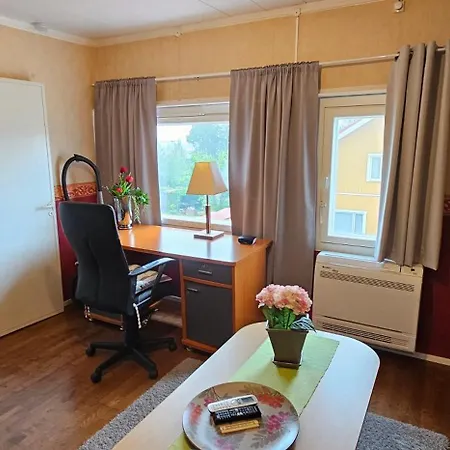 Huoneisto Air Contioned And Furnished Half Of Semi Detached House