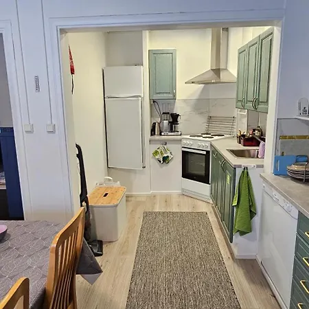 Huoneisto Air Contioned And Furnished Half Of Semi Detached House *