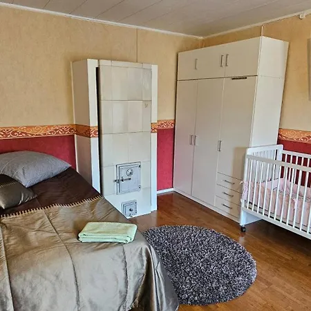 Huoneisto Air Contioned And Furnished Half Of Semi Detached House *